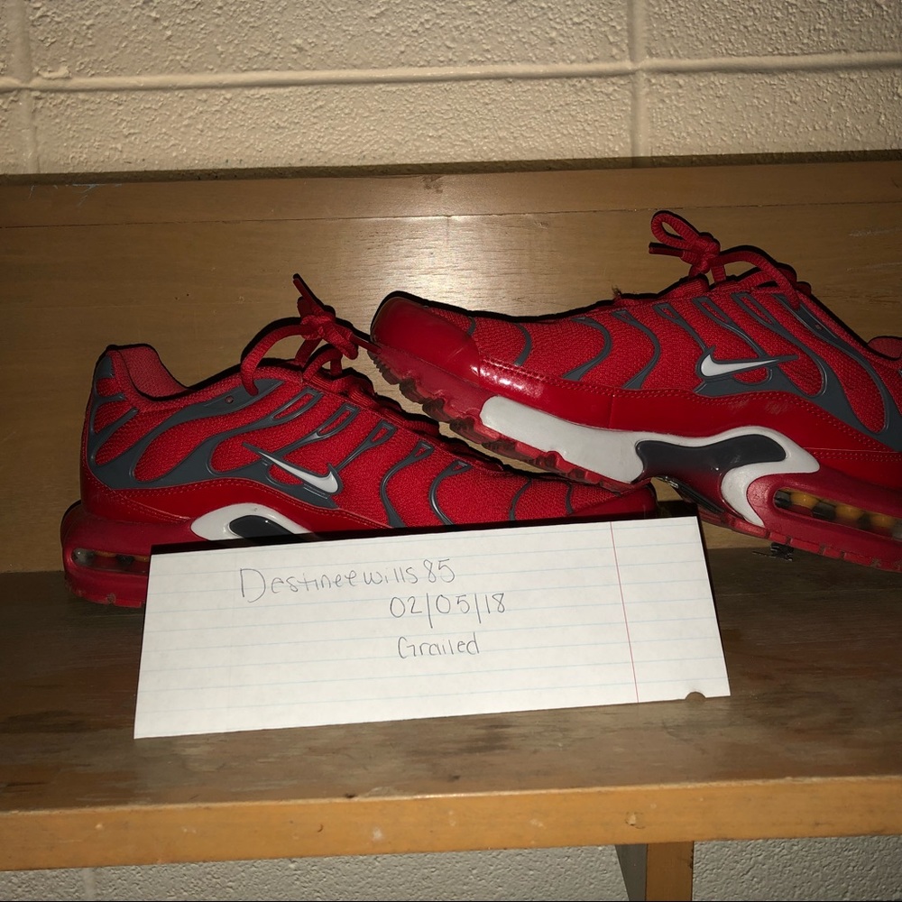 Airmax plus red and grey